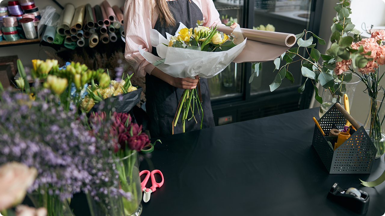 florist_with_a_bouquet